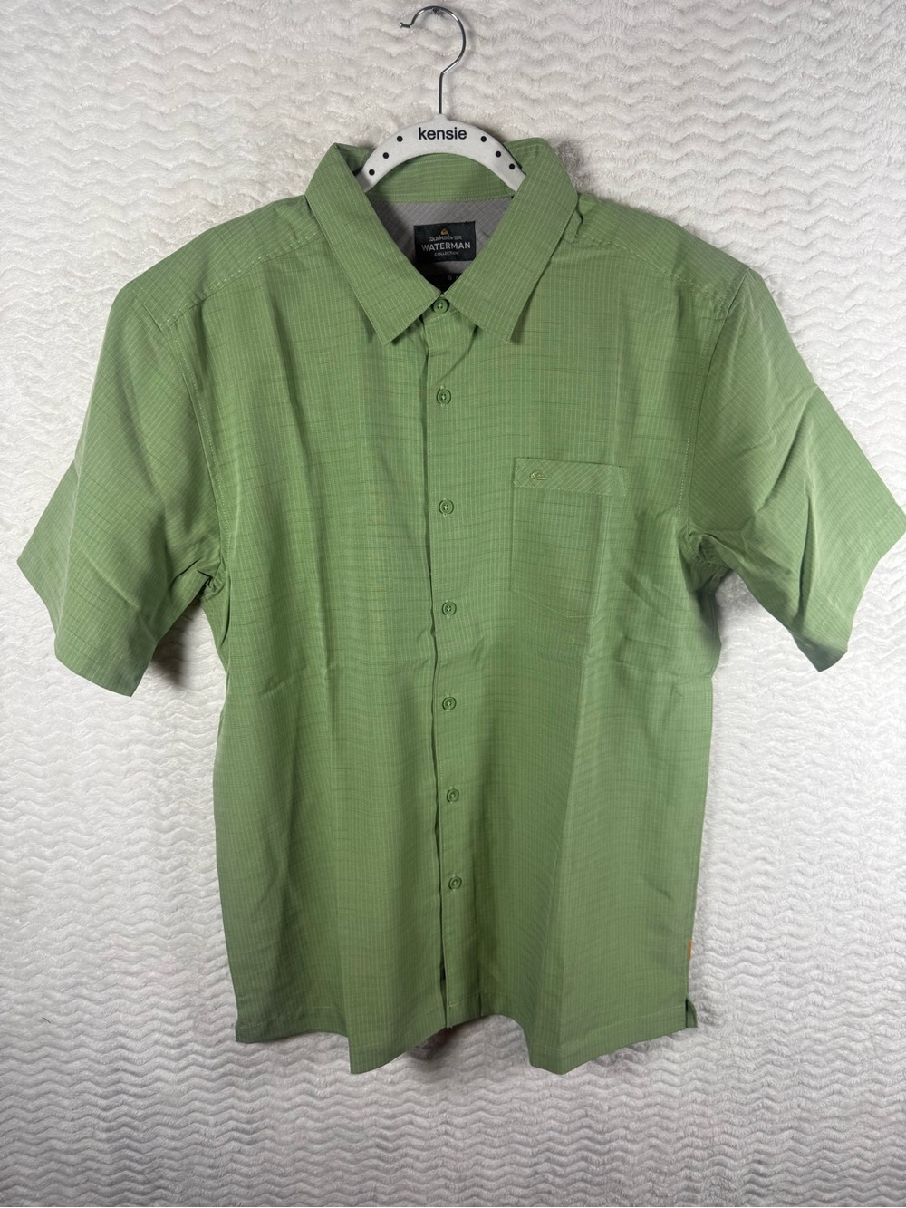 Quiksilver Waterman Short Sleeve Button-Up Shirt with soft pattern. 😎🤩🔥
